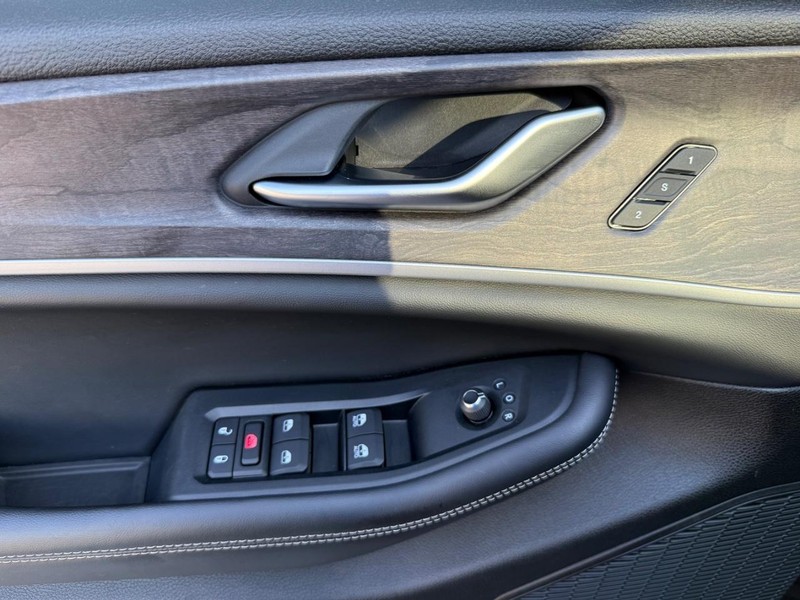 Jeep Grand Cherokee Vehicle Image 27