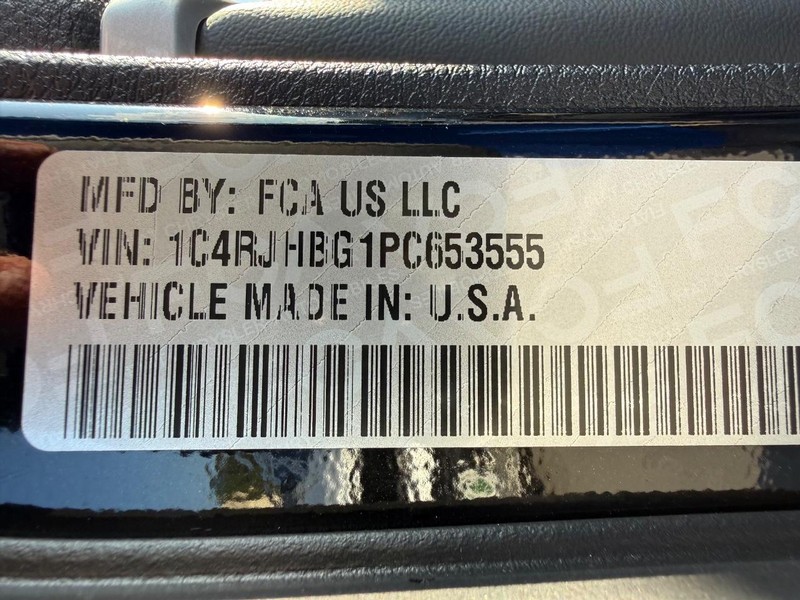 Jeep Grand Cherokee Vehicle Image 29