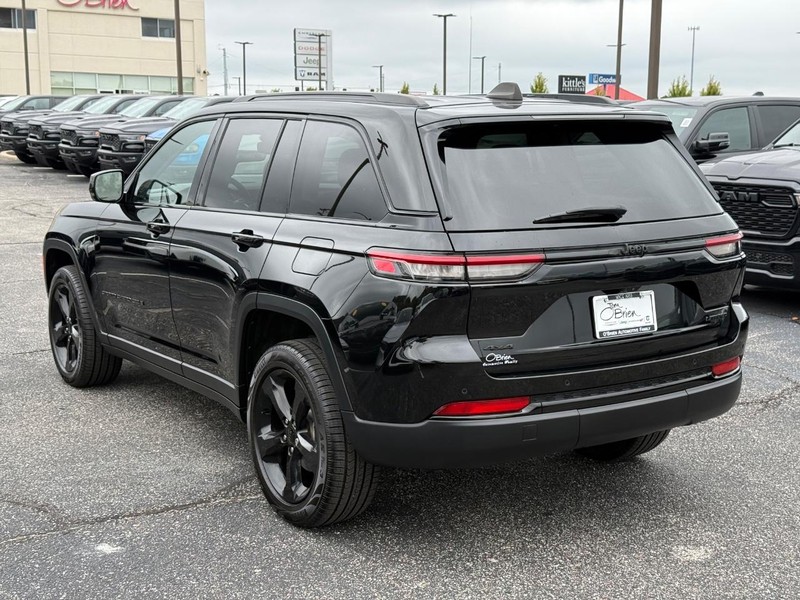 Jeep Grand Cherokee Vehicle Image 05