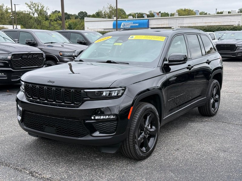 Jeep Grand Cherokee Vehicle Image 09