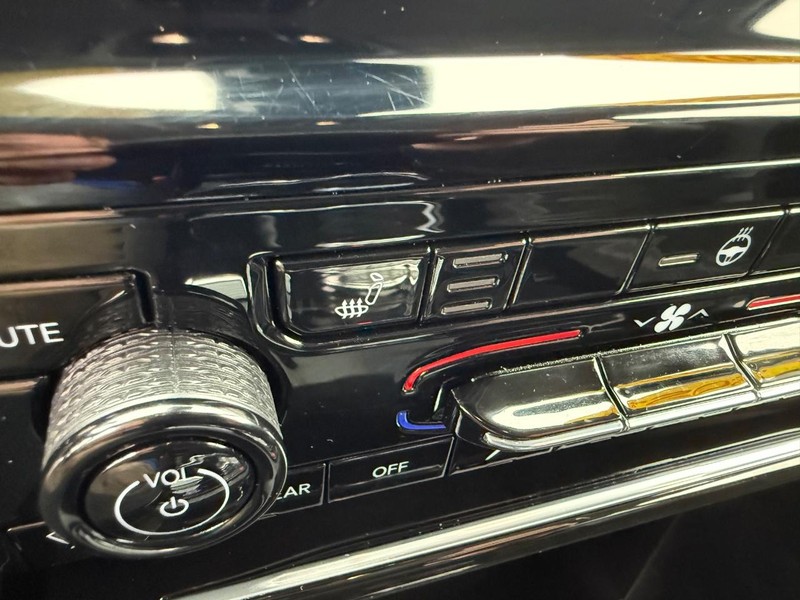Jeep Grand Cherokee Vehicle Image 17