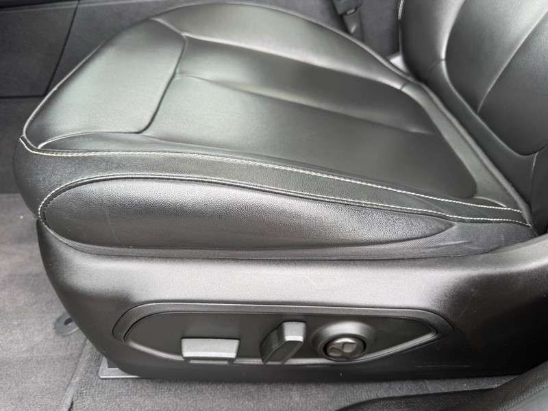 Jeep Grand Cherokee Vehicle Image 27