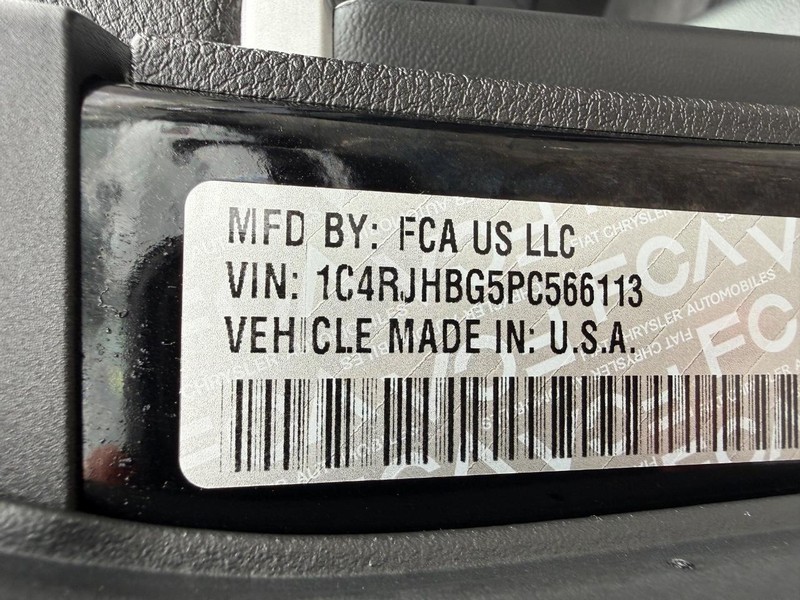 Jeep Grand Cherokee Vehicle Image 28