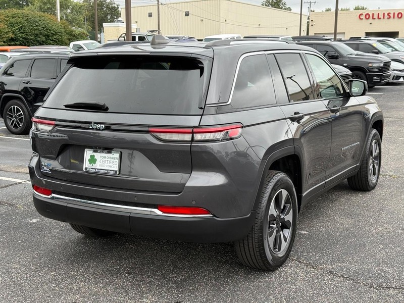 Jeep Grand Cherokee 4xe Vehicle Image 03
