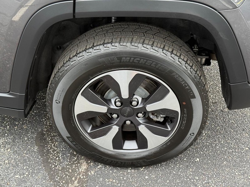 Jeep Grand Cherokee 4xe Vehicle Image 06