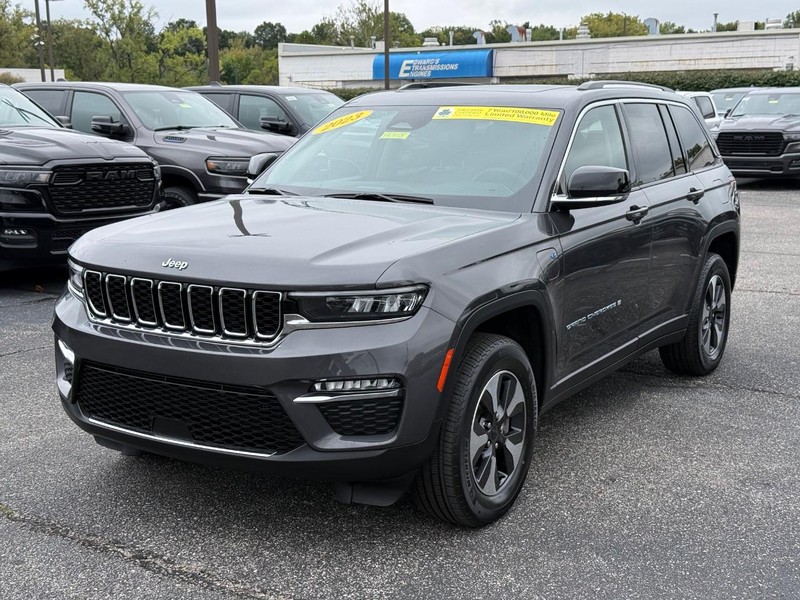 Jeep Grand Cherokee 4xe Vehicle Image 09