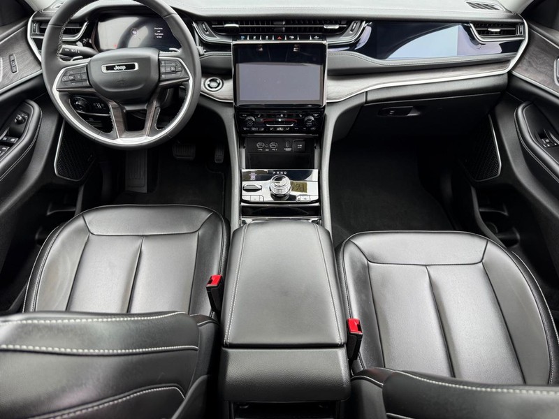 Jeep Grand Cherokee 4xe Vehicle Image 13