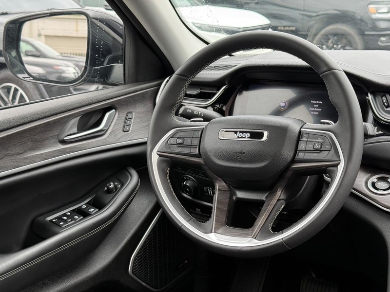 Jeep Grand Cherokee 4xe Vehicle Image 14