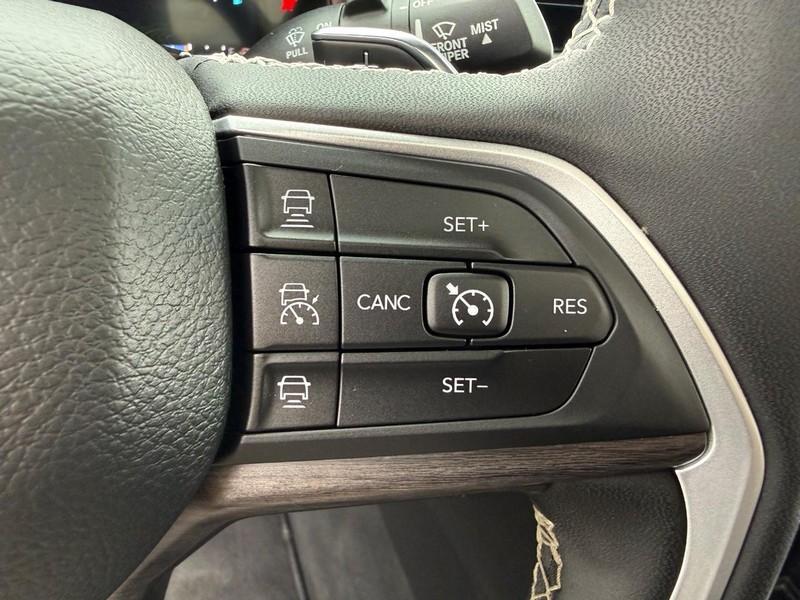 Jeep Grand Cherokee 4xe Vehicle Image 16