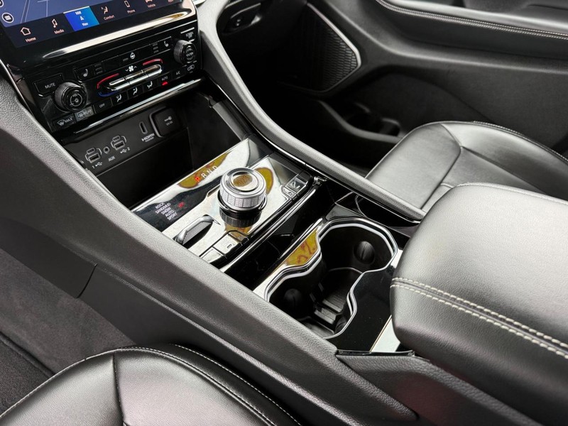 Jeep Grand Cherokee 4xe Vehicle Image 22