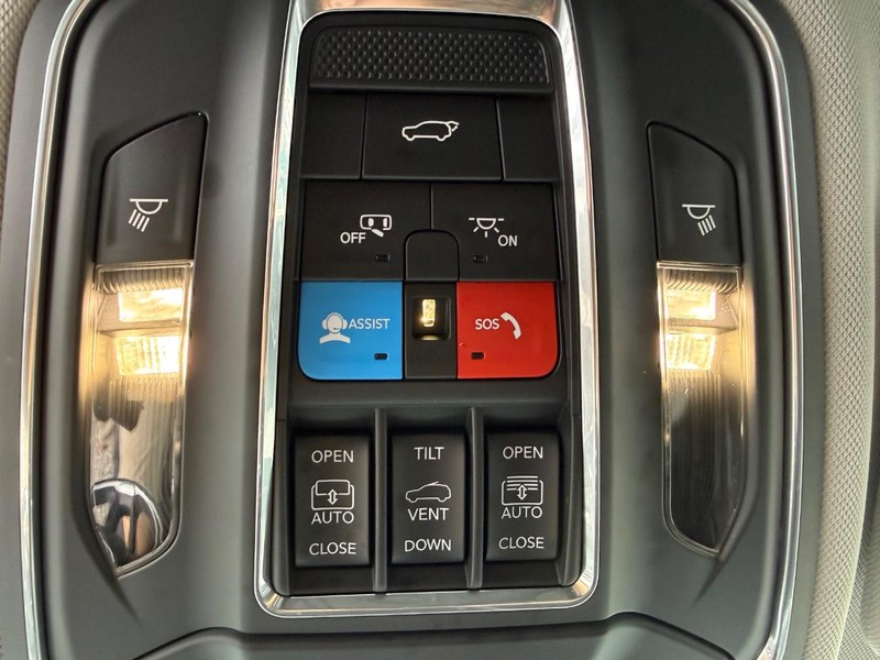 Jeep Grand Cherokee 4xe Vehicle Image 24