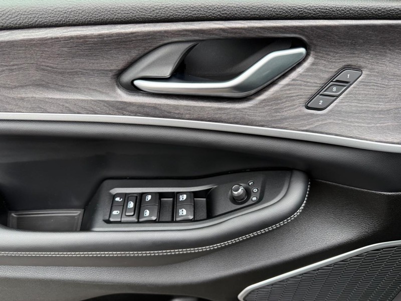 Jeep Grand Cherokee 4xe Vehicle Image 27