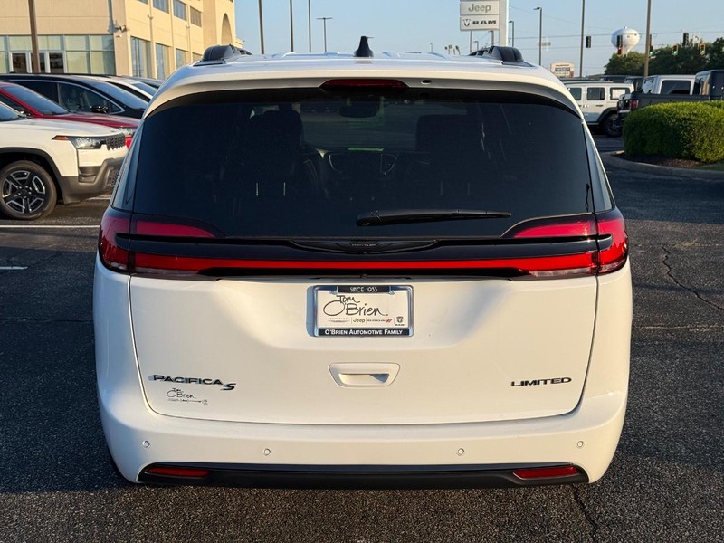 Chrysler Pacifica Vehicle Image 04