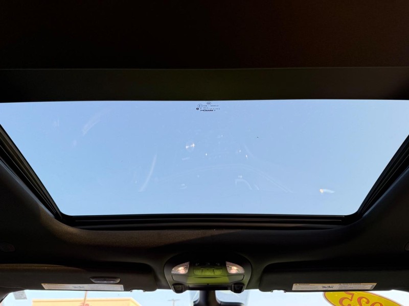 Chrysler Pacifica Vehicle Image 13