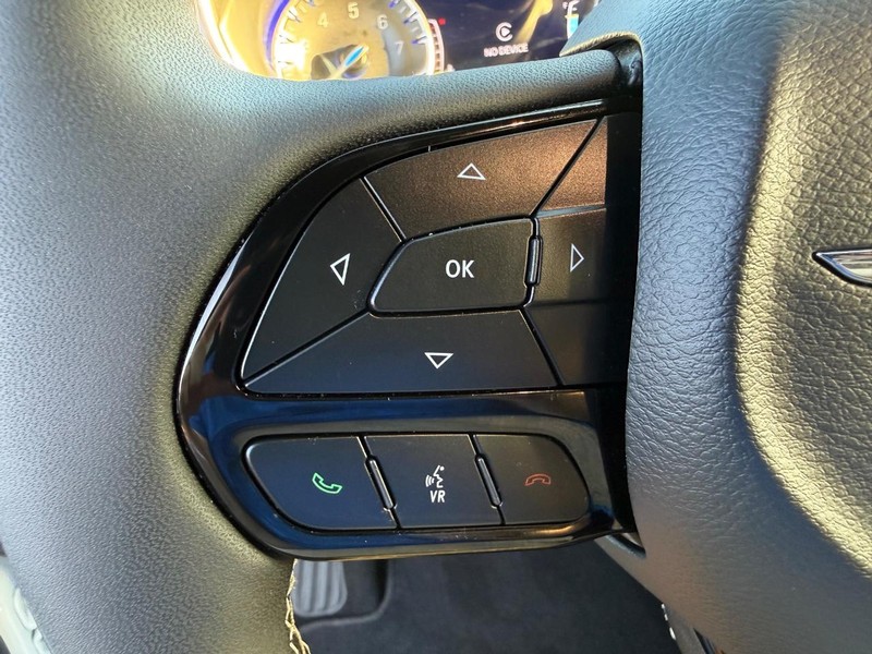 Chrysler Pacifica Vehicle Image 16