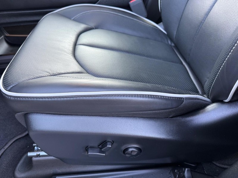 Chrysler Pacifica Vehicle Image 27