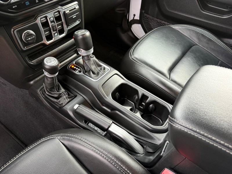 Jeep Wrangler 4xe Vehicle Image 21