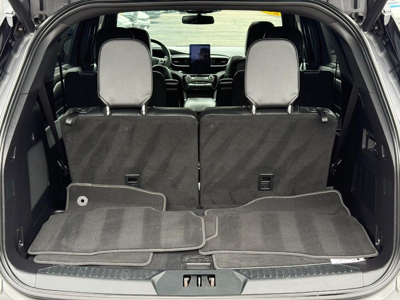 Ford Explorer Vehicle Image 07