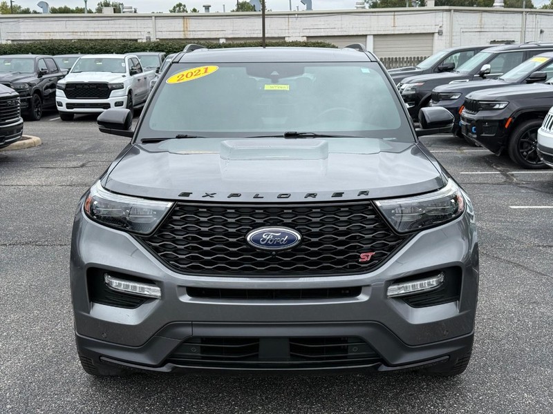 Ford Explorer Vehicle Image 10