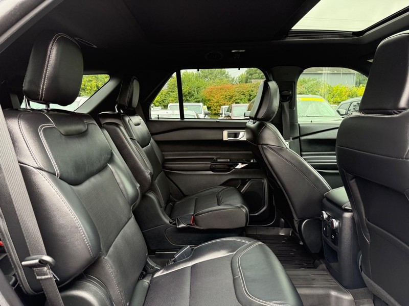 Ford Explorer Vehicle Image 11