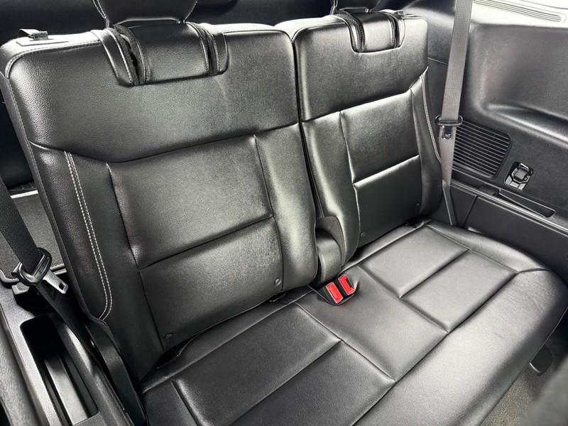Ford Explorer Vehicle Image 12