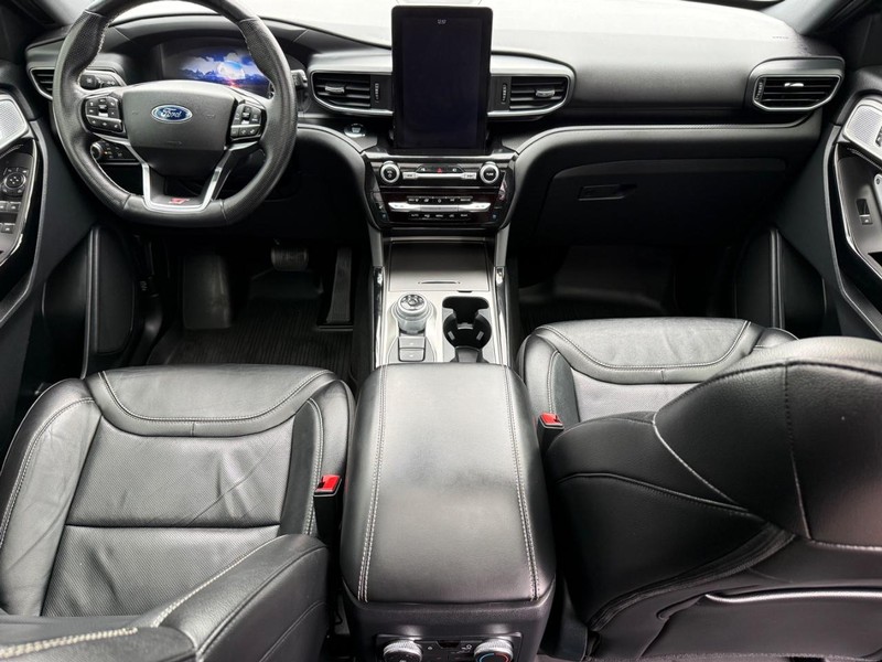 Ford Explorer Vehicle Image 14