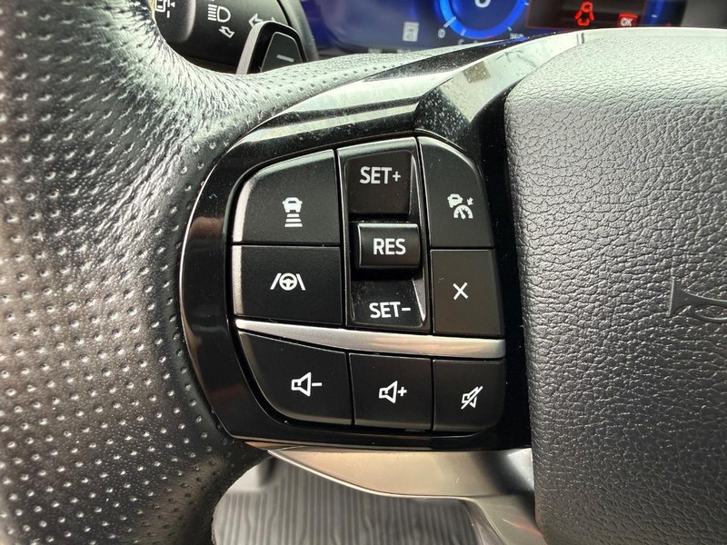Ford Explorer Vehicle Image 16