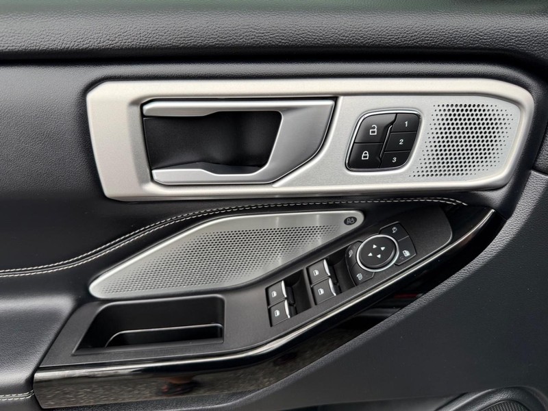 Ford Explorer Vehicle Image 28