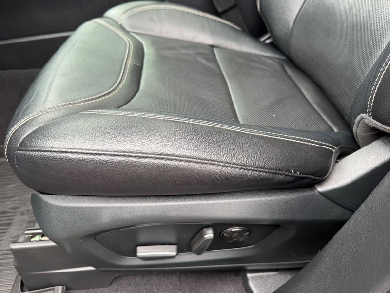 Ford Explorer Vehicle Image 29
