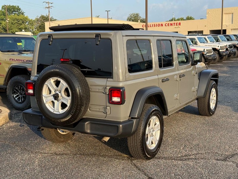 Jeep Wrangler Vehicle Image 03