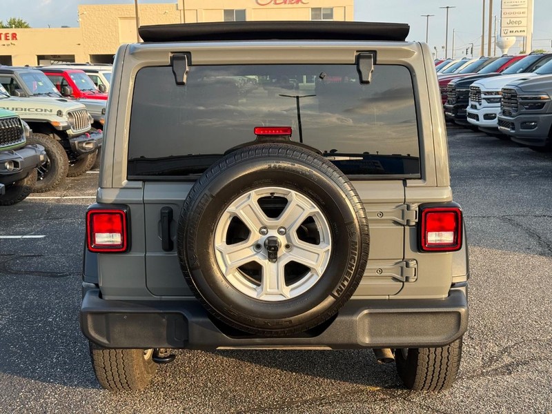 Jeep Wrangler Vehicle Image 04