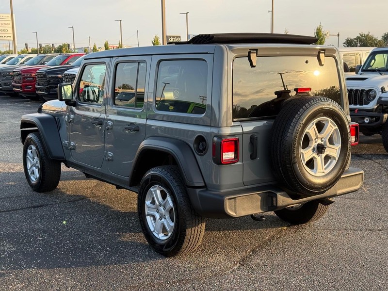 Jeep Wrangler Vehicle Image 05
