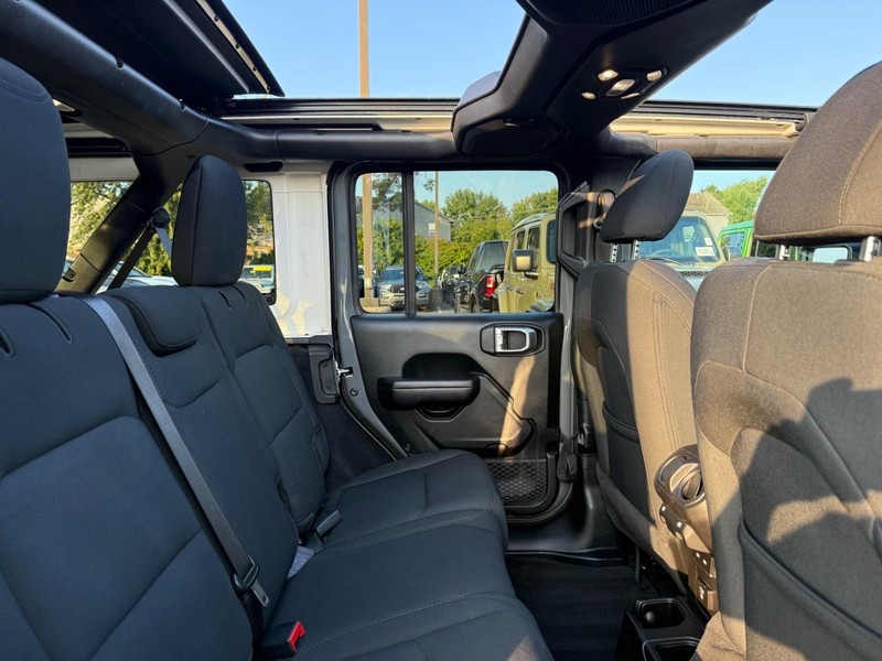 Jeep Wrangler Vehicle Image 10