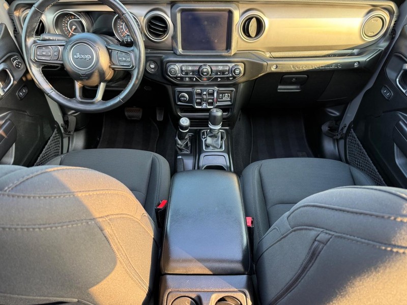 Jeep Wrangler Vehicle Image 12