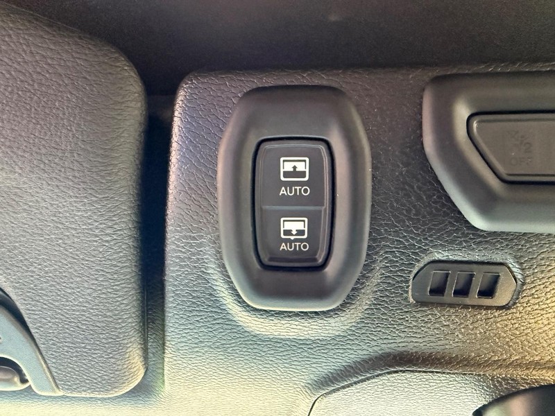 Jeep Wrangler Vehicle Image 23