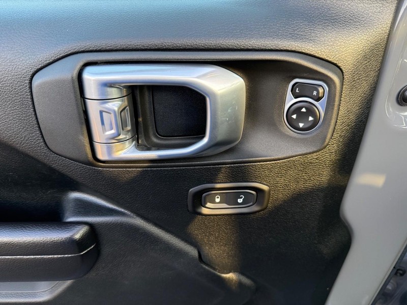 Jeep Wrangler Vehicle Image 26