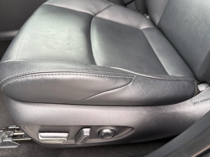 Toyota Venza Vehicle Image 25