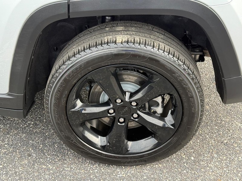 Jeep Grand Cherokee 4xe Vehicle Image 06
