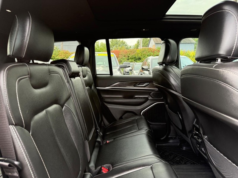 Jeep Grand Cherokee 4xe Vehicle Image 11