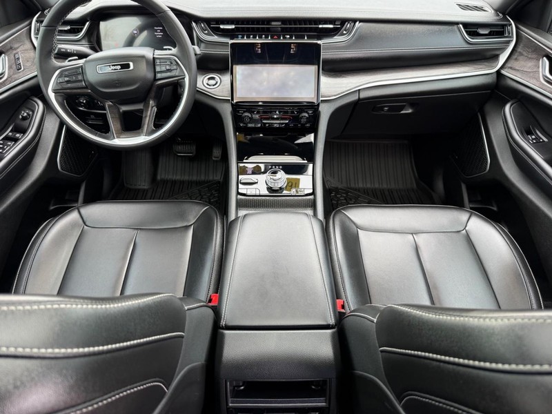 Jeep Grand Cherokee 4xe Vehicle Image 13