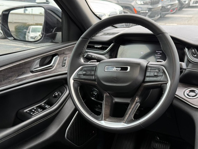 Jeep Grand Cherokee 4xe Vehicle Image 14