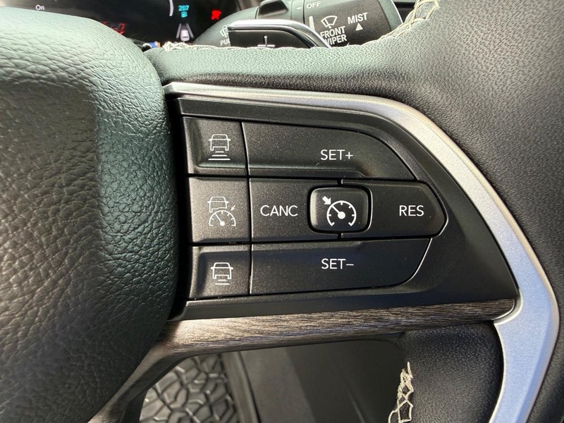 Jeep Grand Cherokee 4xe Vehicle Image 16