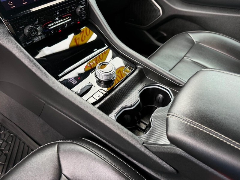 Jeep Grand Cherokee 4xe Vehicle Image 22