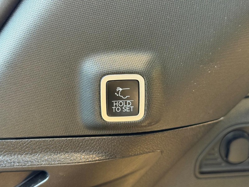 Jeep Grand Cherokee Vehicle Image 08