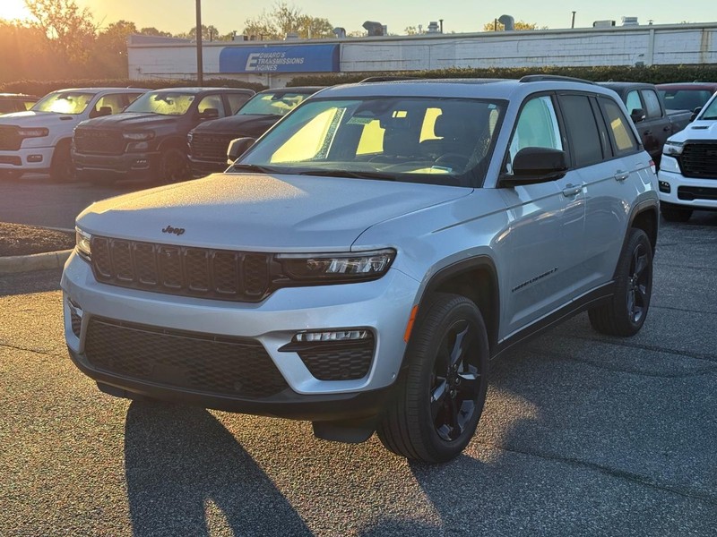 Jeep Grand Cherokee Vehicle Image 09