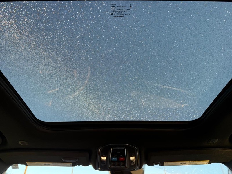 Jeep Grand Cherokee Vehicle Image 12