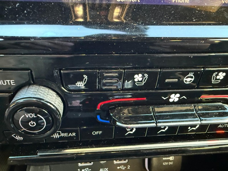 Jeep Grand Cherokee Vehicle Image 18