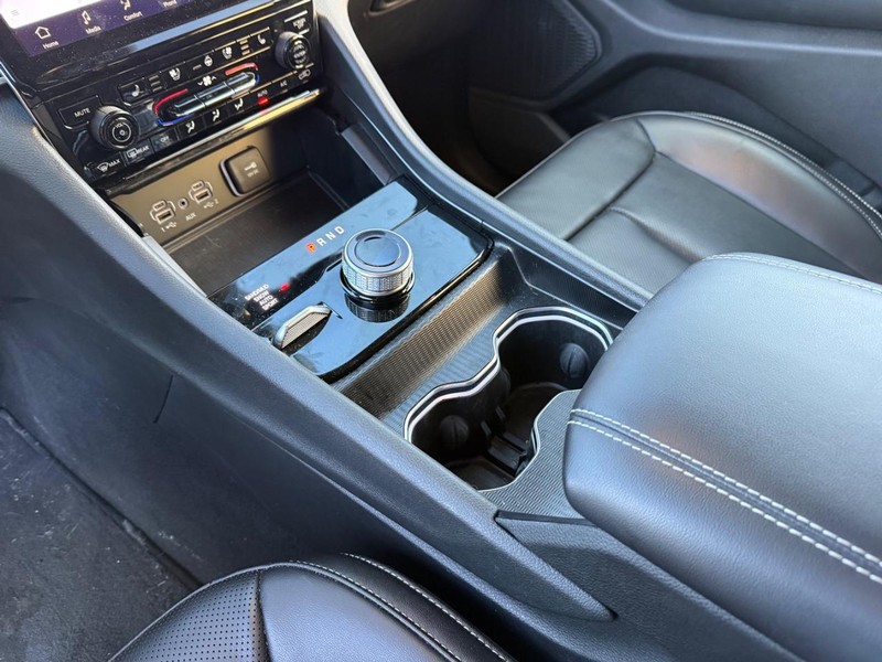 Jeep Grand Cherokee Vehicle Image 22