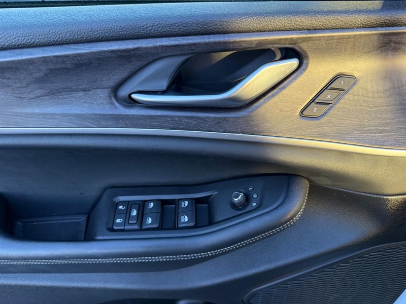 Jeep Grand Cherokee Vehicle Image 27
