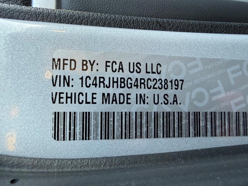 Jeep Grand Cherokee Vehicle Image 29